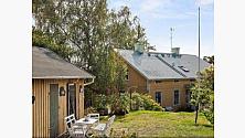 Björken tog upp en stor del av området vid husets norra gavel